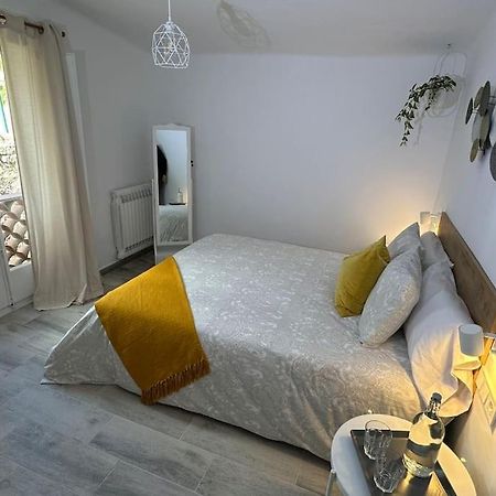 Habitacion Roca Foradada En Casa Cami De Les Aiguees Monistrol De Montserrat Экстерьер фото