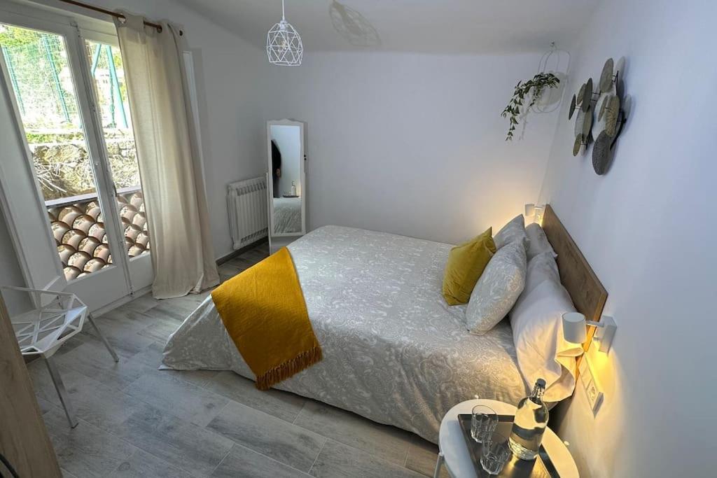 Habitacion Roca Foradada En Casa Cami De Les Aiguees Monistrol De Montserrat Экстерьер фото